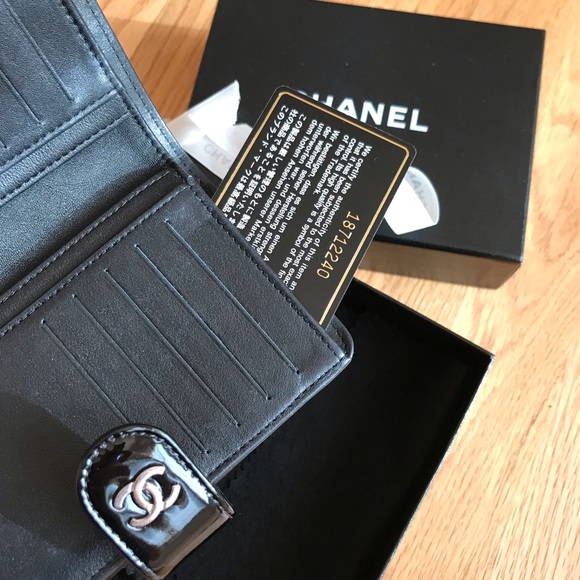 Chanel patent wallet - Picture 7 of 7